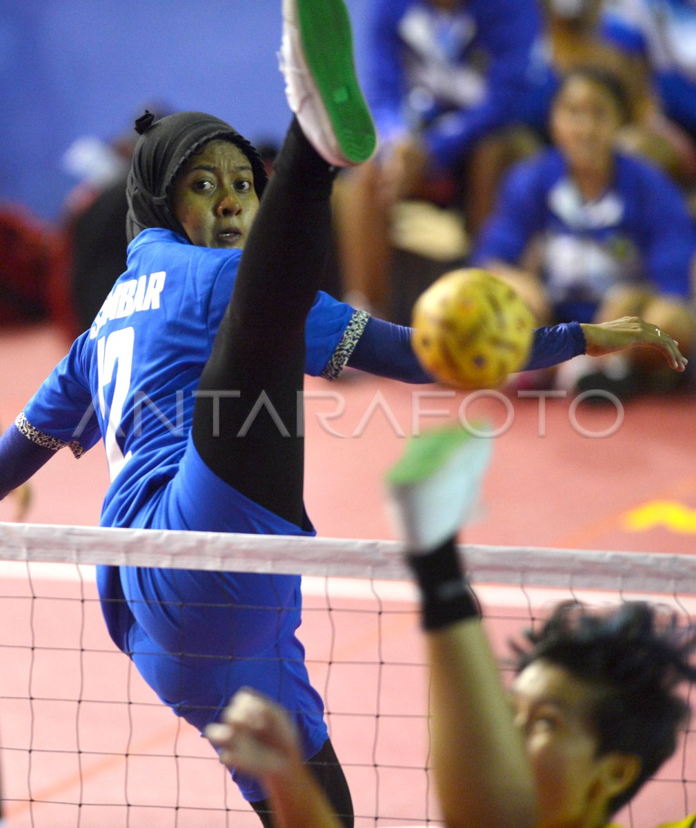 Sepak Takraw Beregu Putri Antara Foto