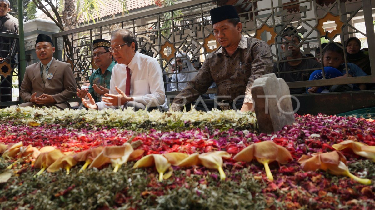 MENKO MARITIM ZIARAH MAKAM GUS DUR ANTARA Foto