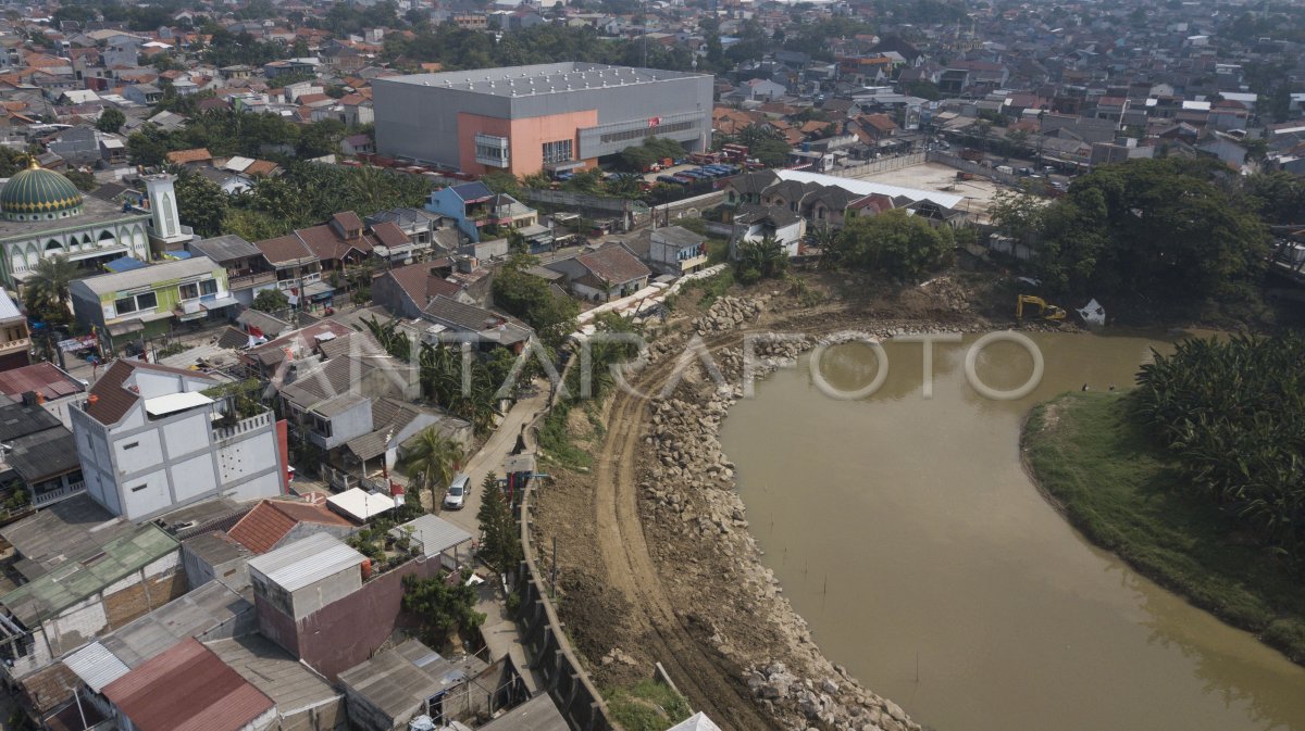 Progres Normalisasi Kali Bekasi Antara Foto