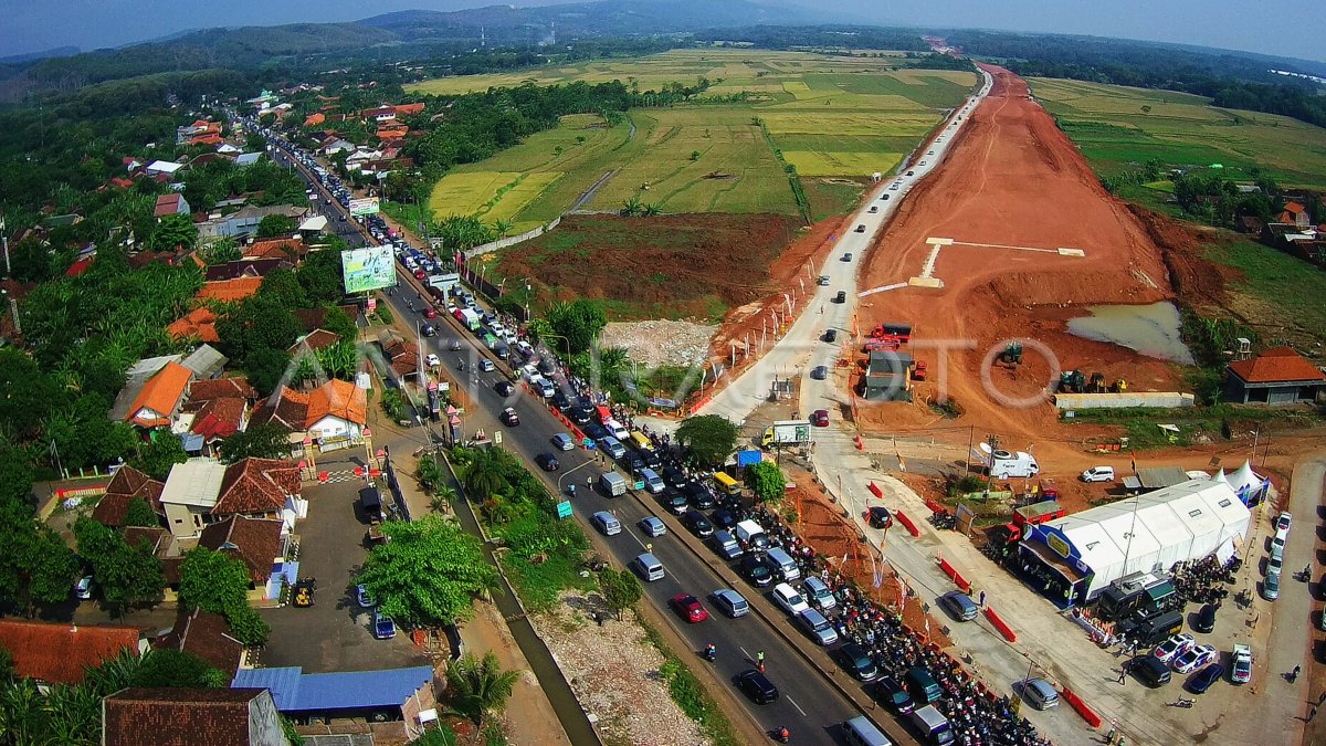 Arus Balik Exit Tol Gringsing Padat Antara Foto