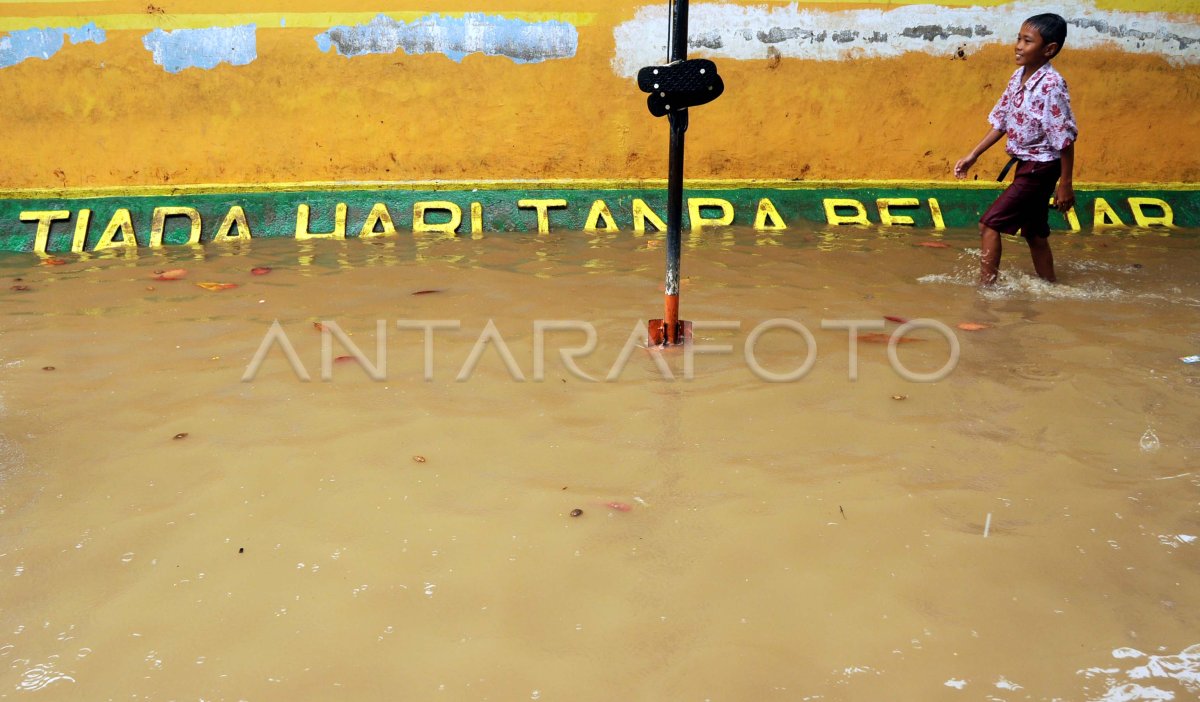 Sekolah Terendam Banjir Antara Foto