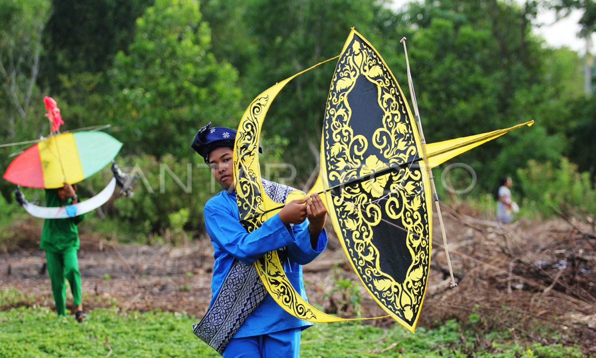 LOMBA LAYANG TRADISONAL ANTARA Foto