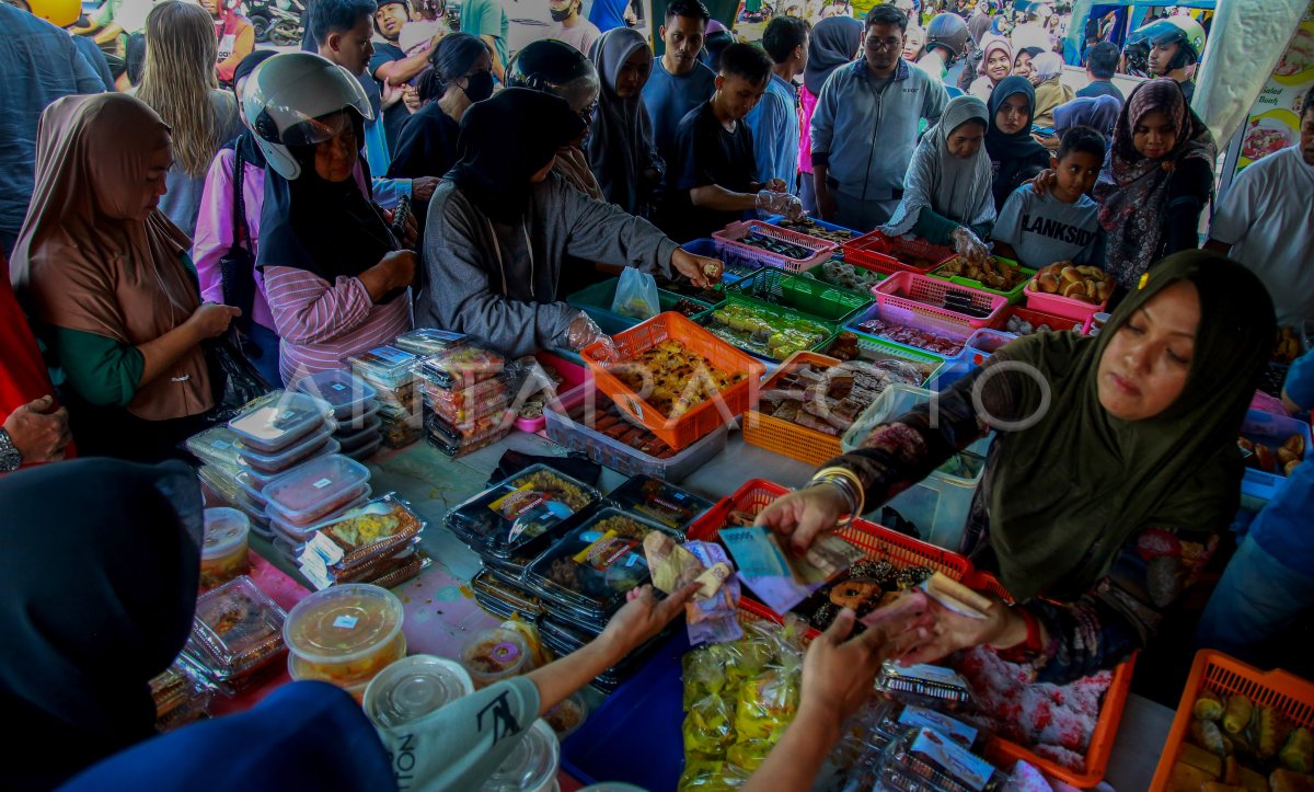 Pasar Takjil Ramadhan Di Ternate ANTARA Foto