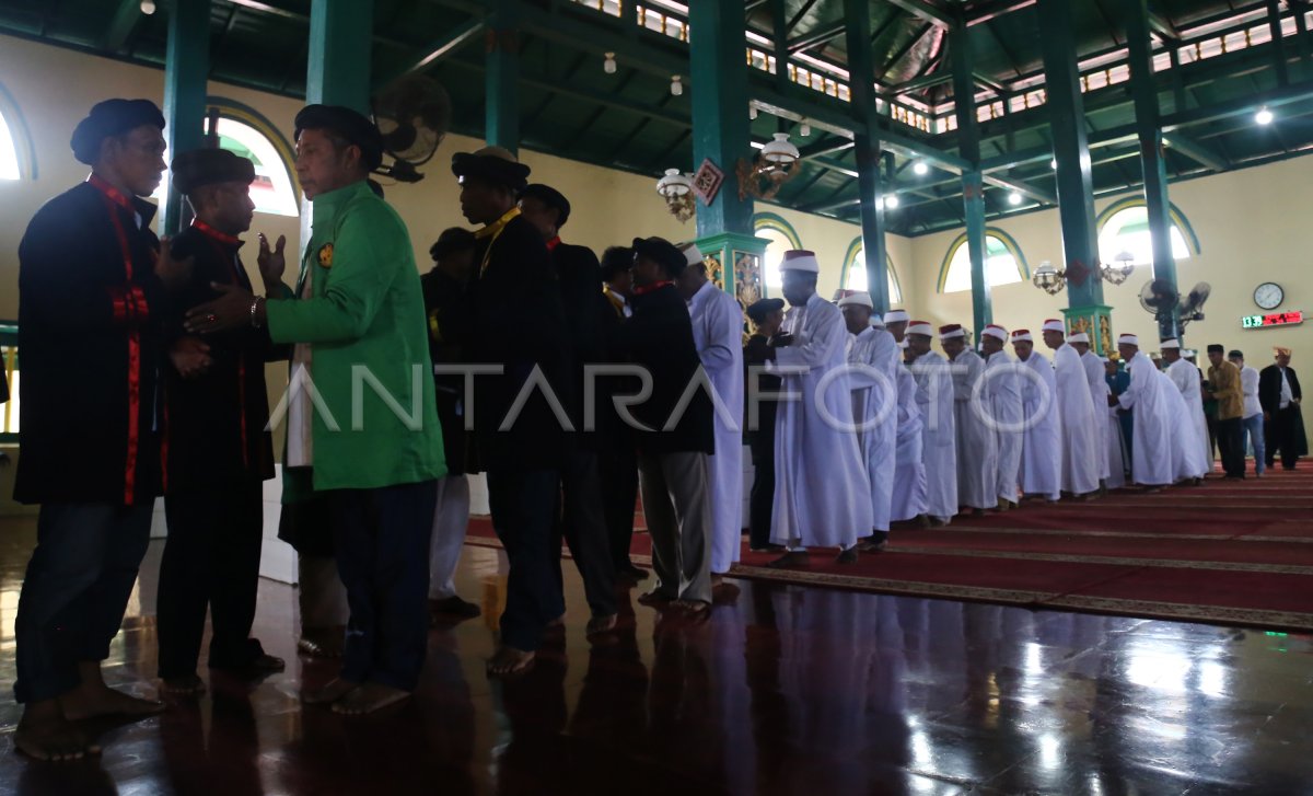 Radisi Shalat Jumat Di Masjid Kesultanan Ternate Antara Foto