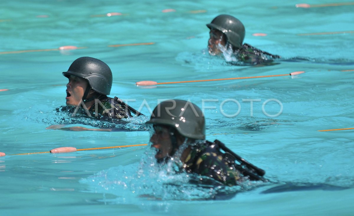 Lomba Renang Militer Antara Foto