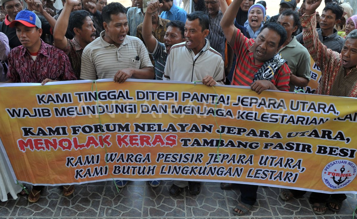 Tolak Tambang Pasir Antara Foto