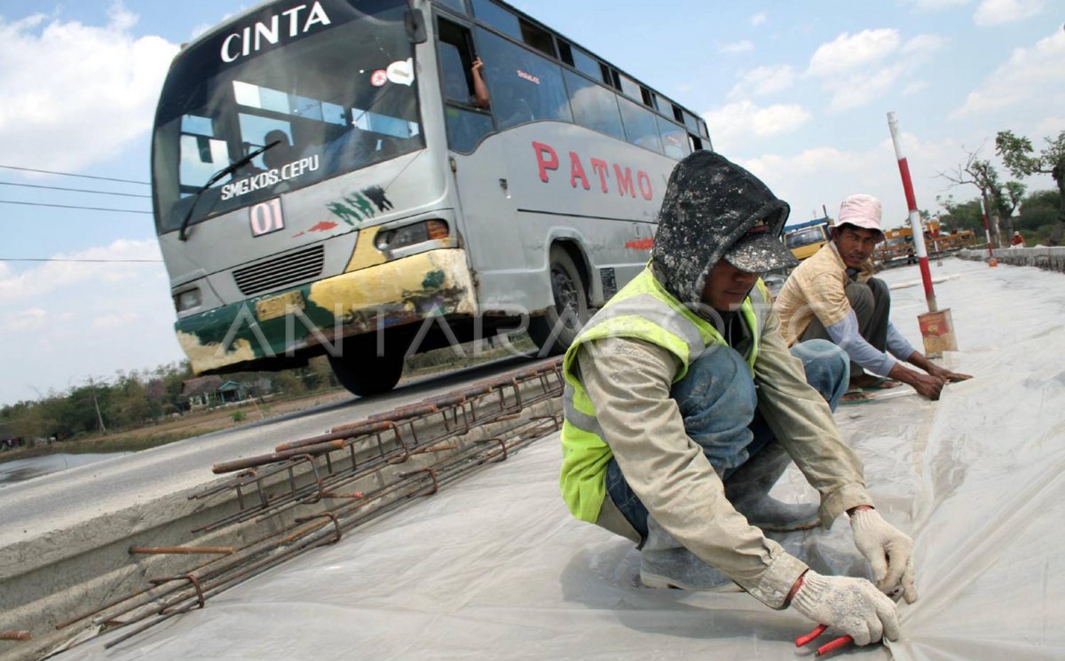 Peninggian Jalan Antara Foto