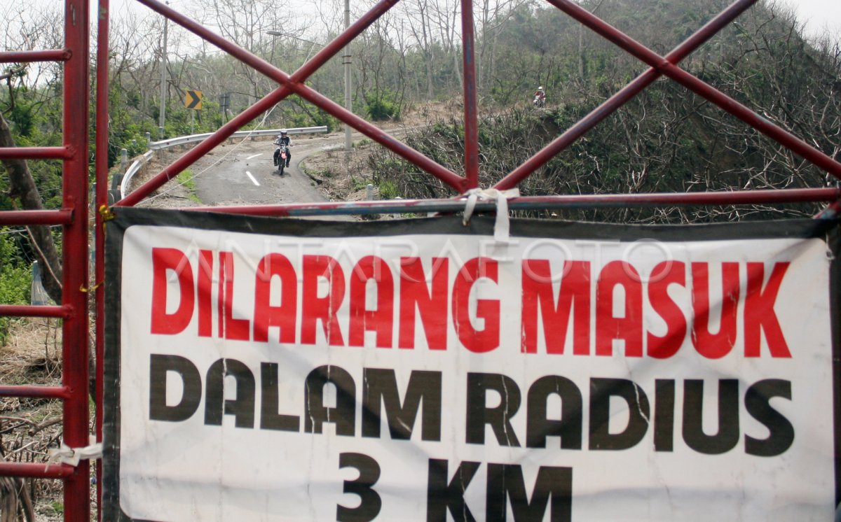 Terobos Radius Bahaya Gunung Kelud Antara Foto