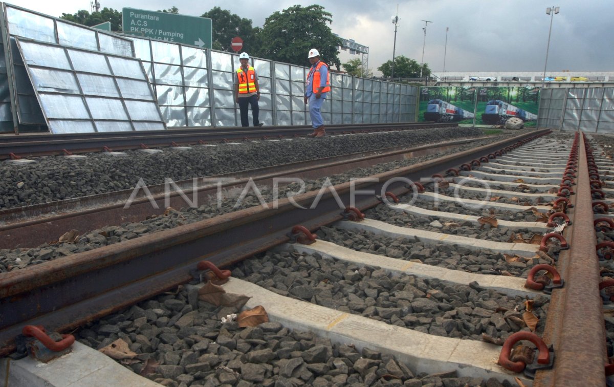 PROYEK PEMBANGUNAN KERETA BANDARA SOEKARNO HATTA ANTARA Foto