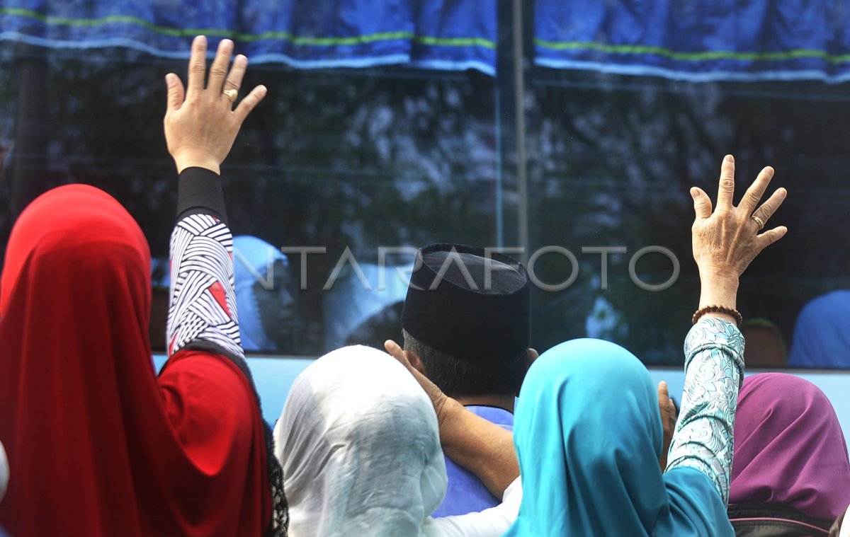 PEMBERANGKATAN JEMAAH HAJI BANTEN ANTARA Foto