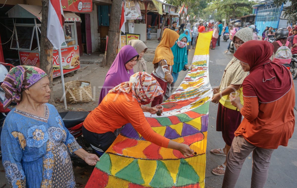 Lomba Mencolet Batik Antara Foto