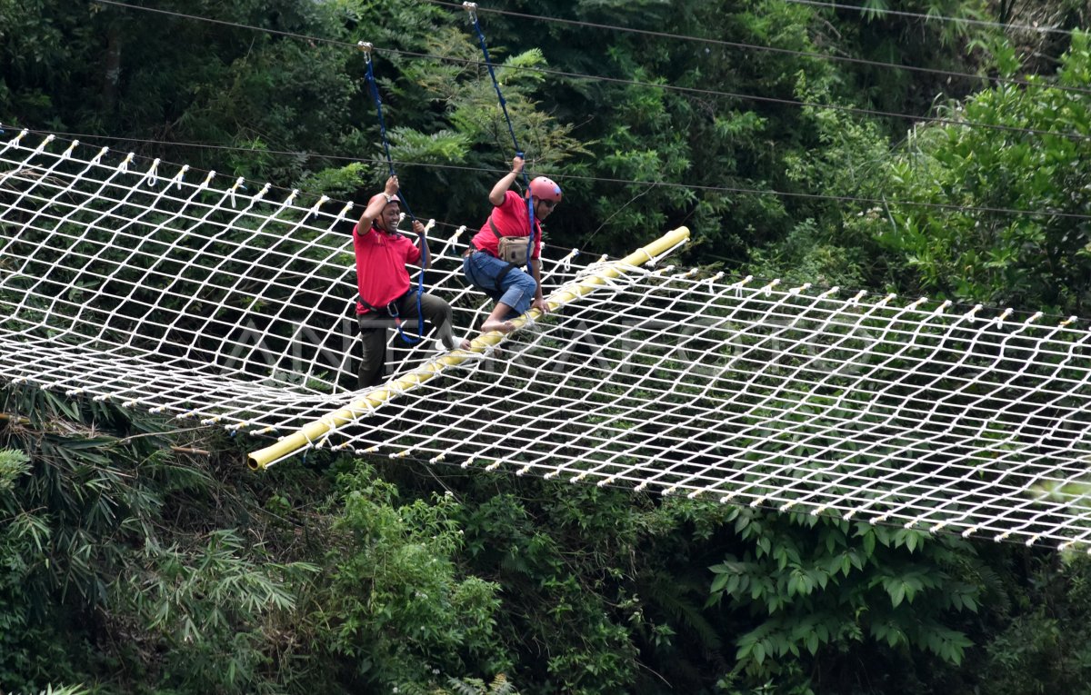 WISATA PERMAINAN UJI ADRENALIN ANTARA Foto