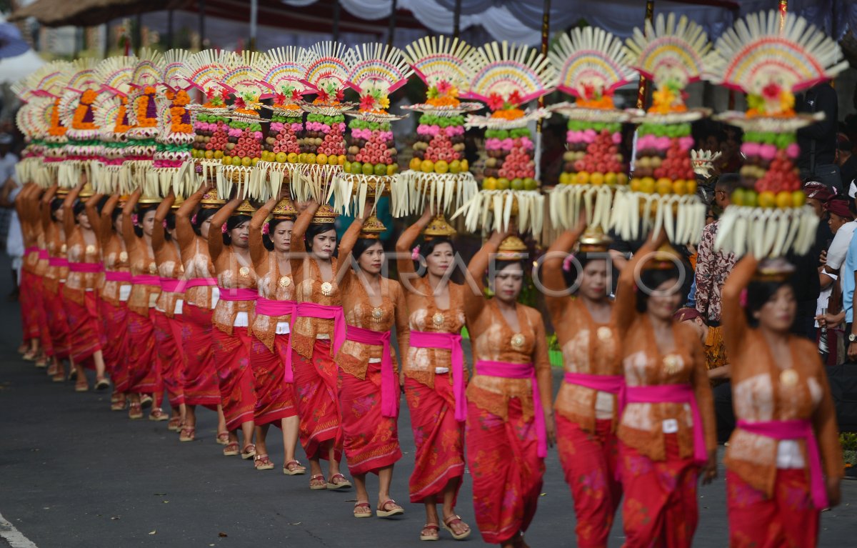 PAWAI PESTA KESENIAN BALI ANTARA Foto