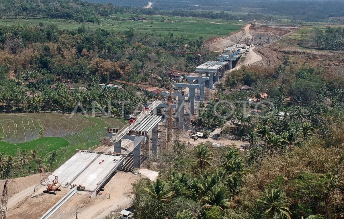 PEMBANGUNAN TOL SALATIGA KARTASURA ANTARA Foto