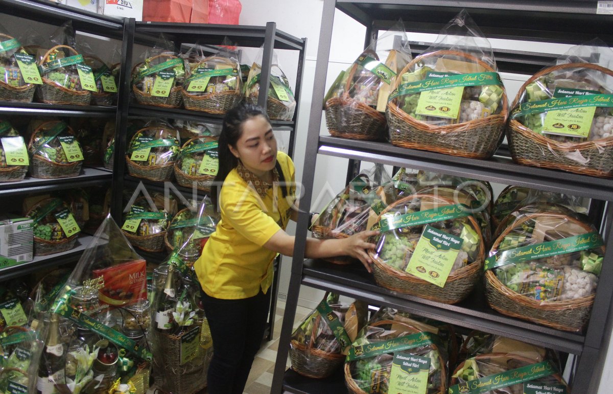 PARCEL ROTI KERING MENINGKAT ANTARA Foto