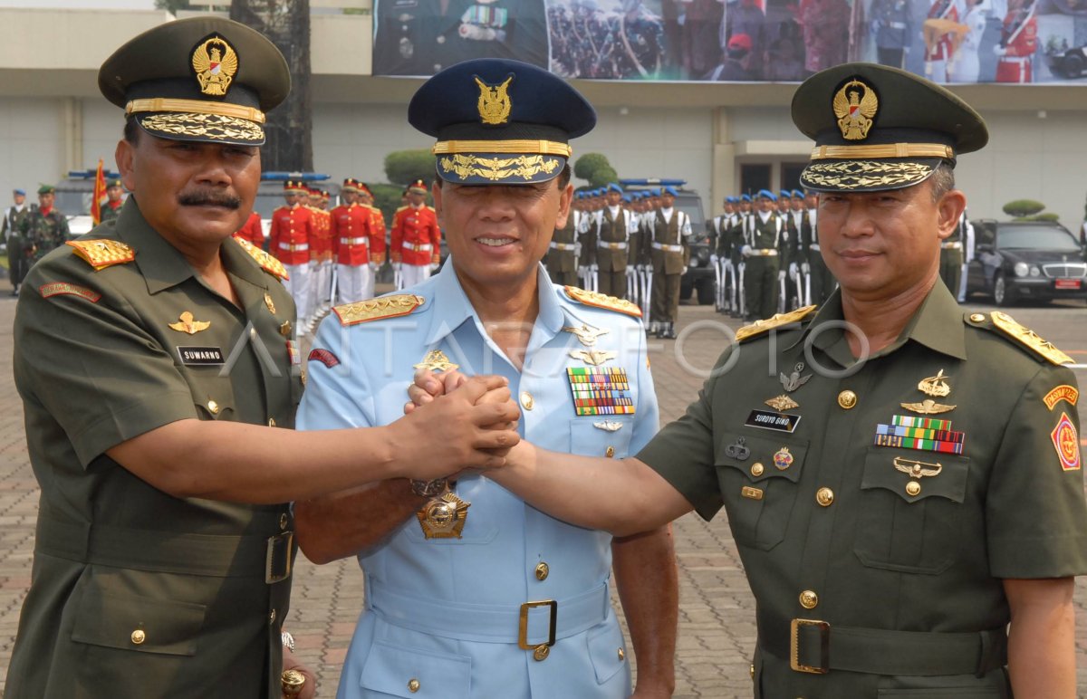 Sertijab Danpaspampres Antara Foto