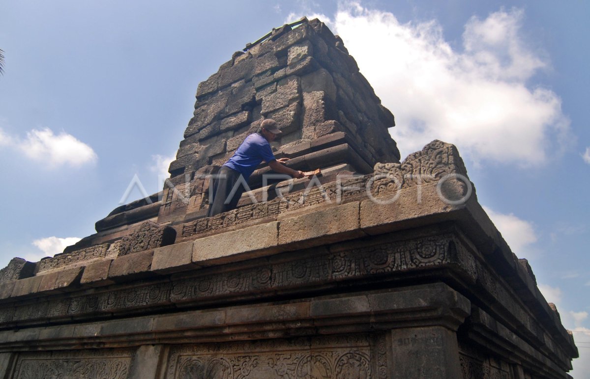 Perawatan Cagar Budaya Candi Lumbung Antara Foto