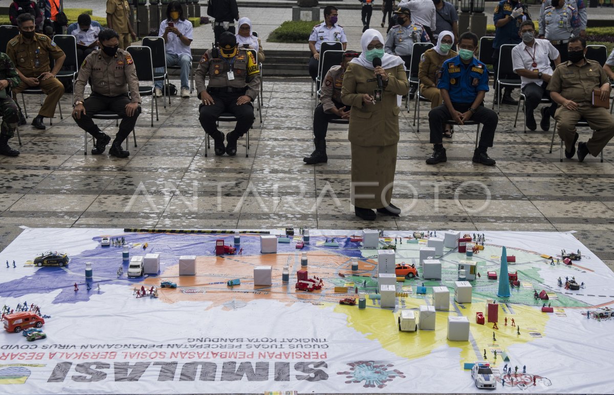 SIMULASI PSBB DI KOTA BANDUNG ANTARA Foto