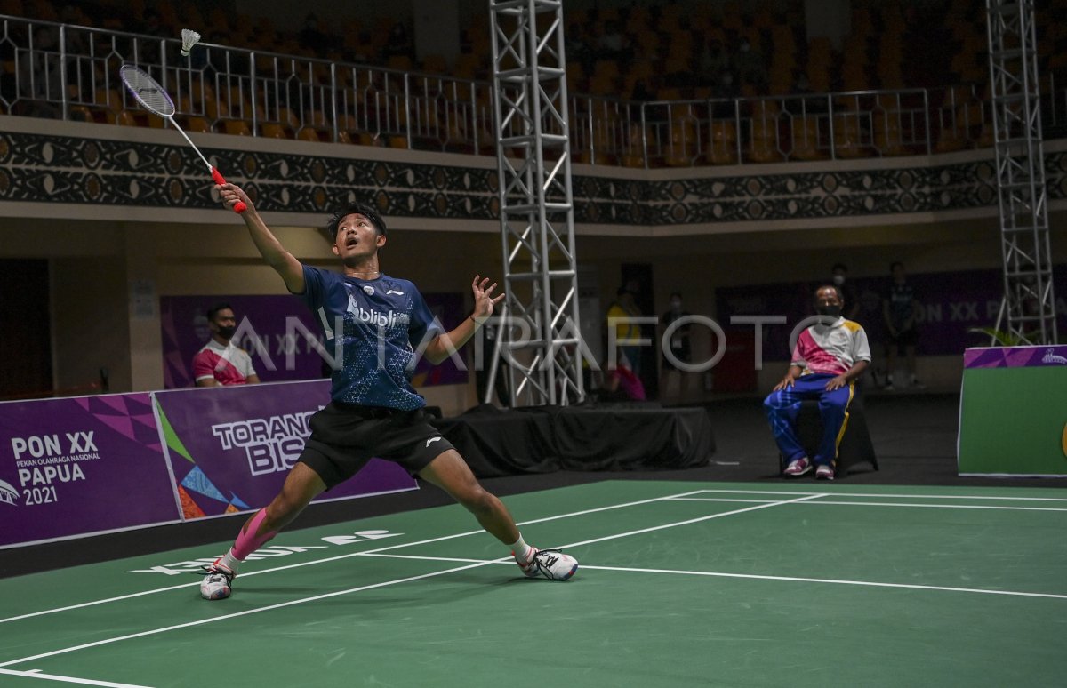 SEMI FINAL BULU TANGKIS BEREGU PUTRA PON PAPUA ANTARA Foto