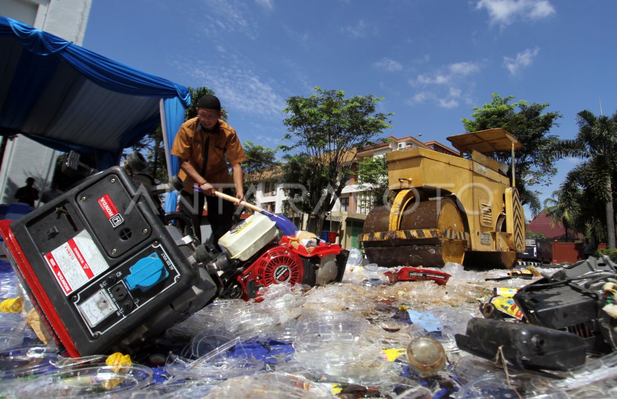 Pemusnahan Barang Ilegal Antara Foto