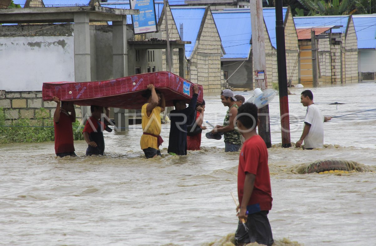 Pengunsi Banjir Bandang Sentani Antara Foto