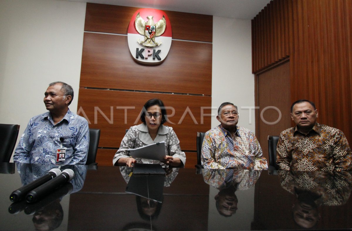 SERAHKAN NAMA CALON KOMISIONER OJK ANTARA Foto