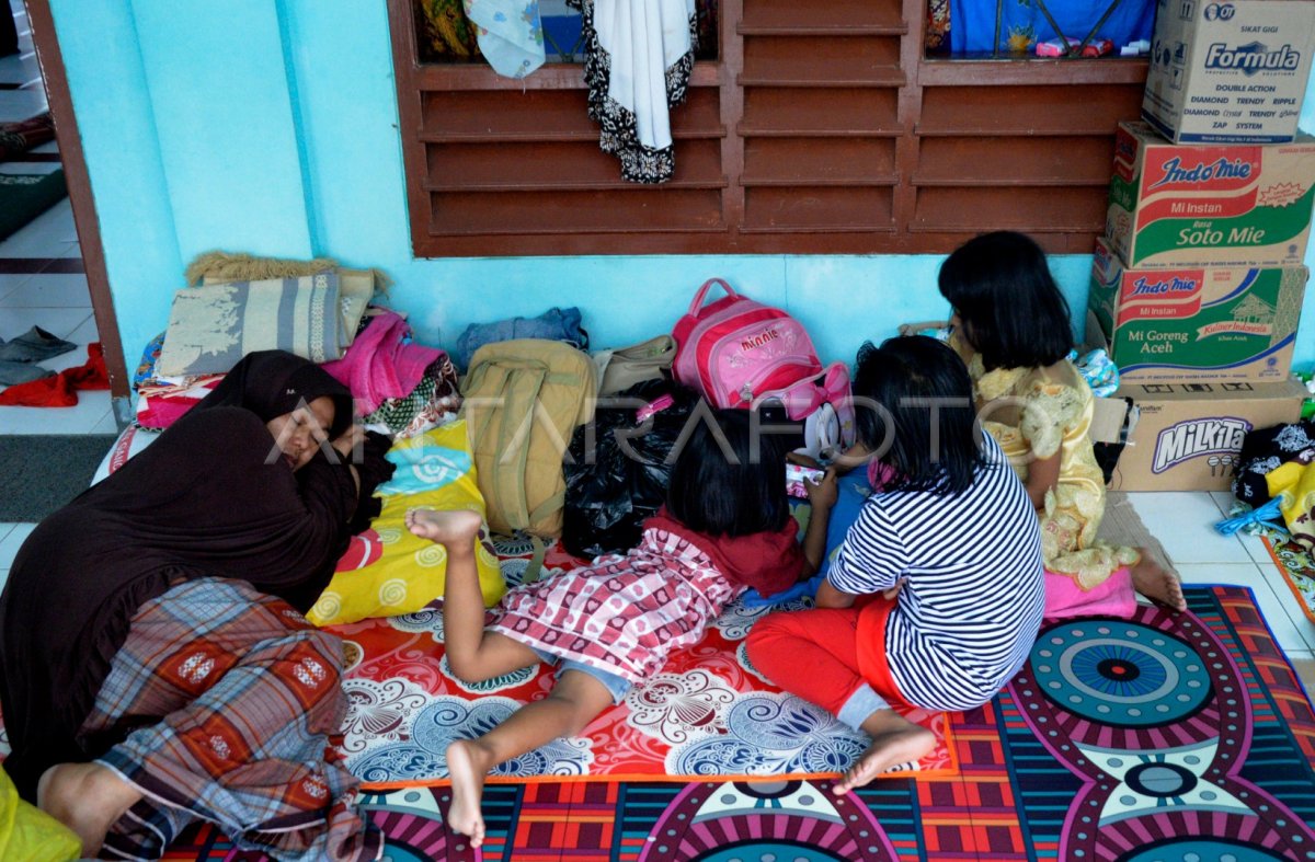 PENGUNGSI KORBAN BANJIR BANDANG MASAMBA ANTARA Foto