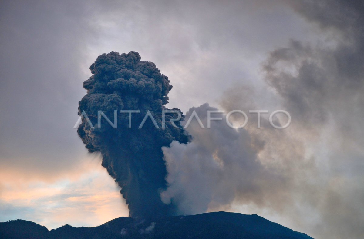 Aktivitas Gunung Marapi Antara Foto