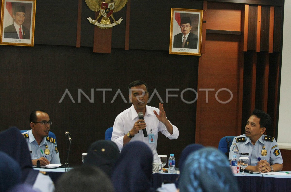 Etika Pelayanan Publik Imigrasi Antara Foto