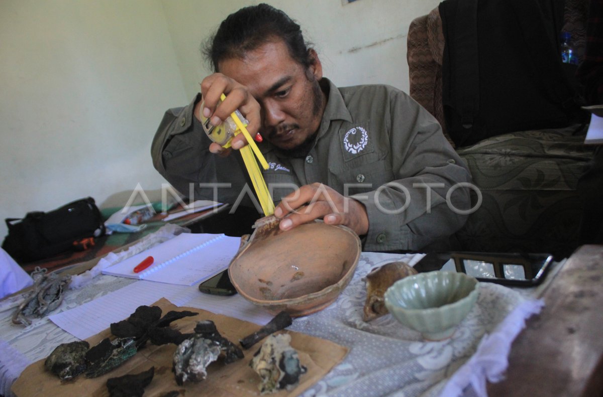 TEMUAN BENDA KUNO DI JOMBANG ANTARA Foto