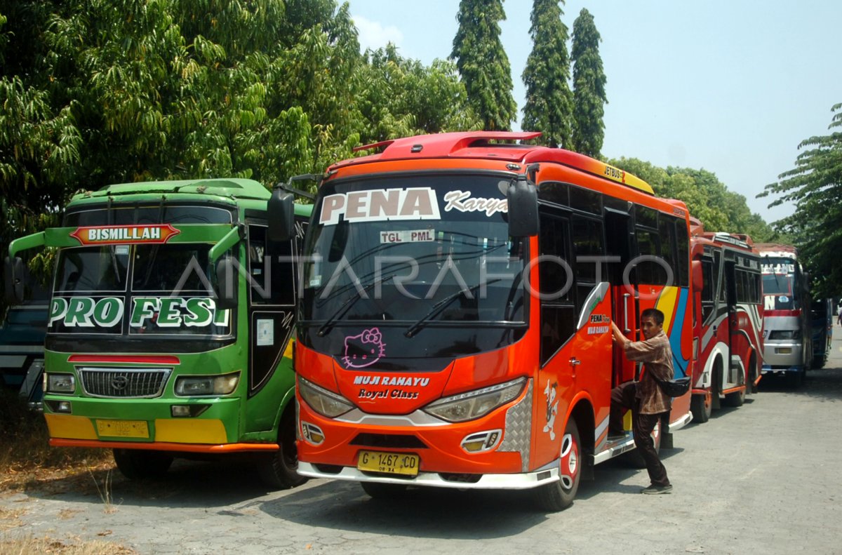 Aksi Mogok Angkutan Umum Di Pantura Tegal Antara Foto