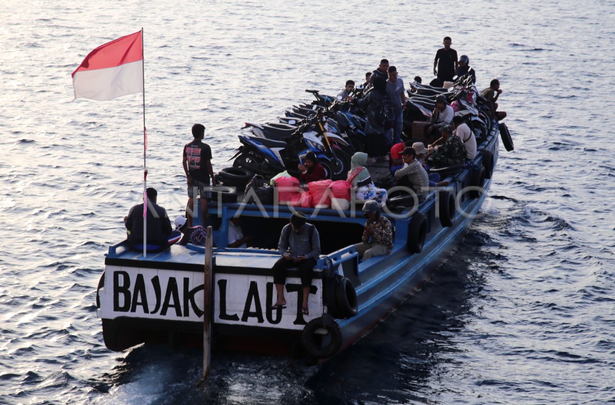 Transportasi Penyeberangan Antarpulau Di Maluku Utara Antara Foto