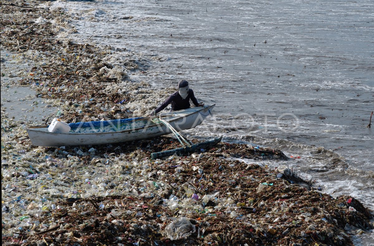 Sampah Plastik Di Pantai Kedonganan Bali Antara Foto