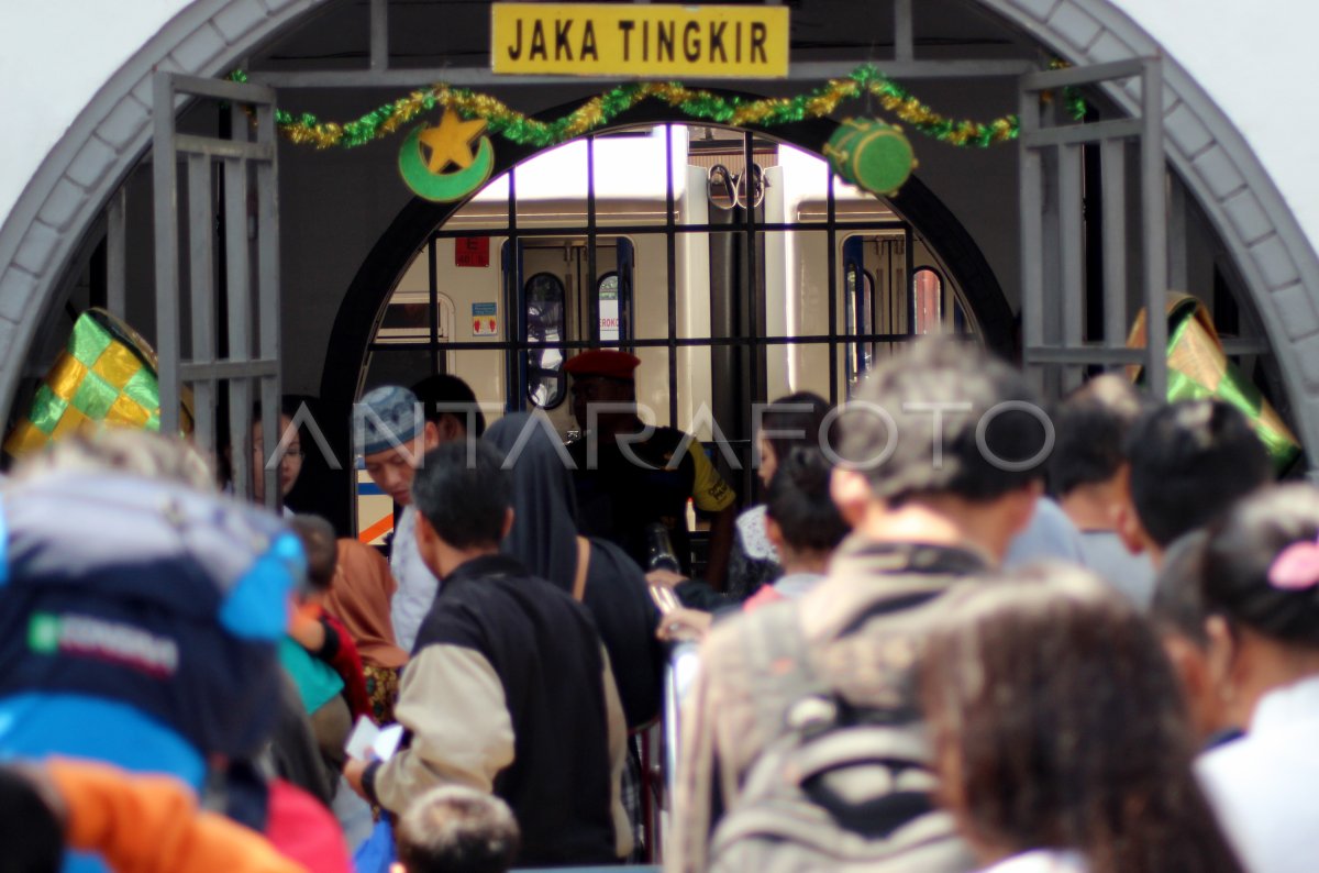 Arus Mudik Stasiun Pasar Senen Antara Foto