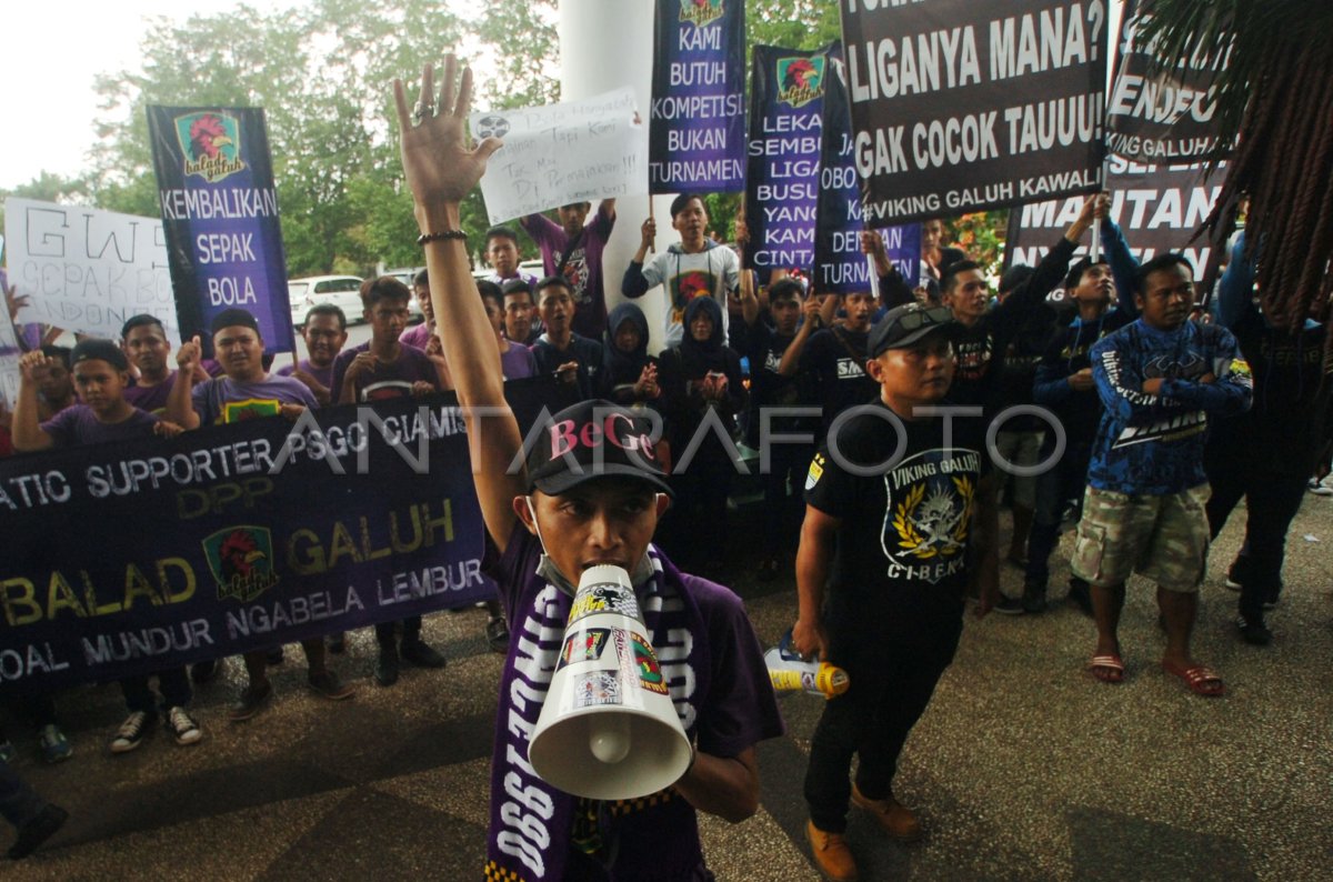 TUNTUT PENCABUTAN PEMBEKUAN PSSI DIPERCEPAT ANTARA Foto