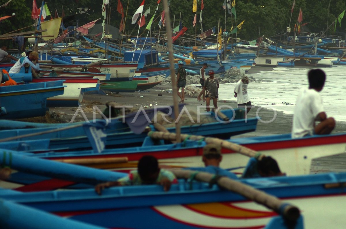 DAMPAK CUACA BURUK ANTARA Foto