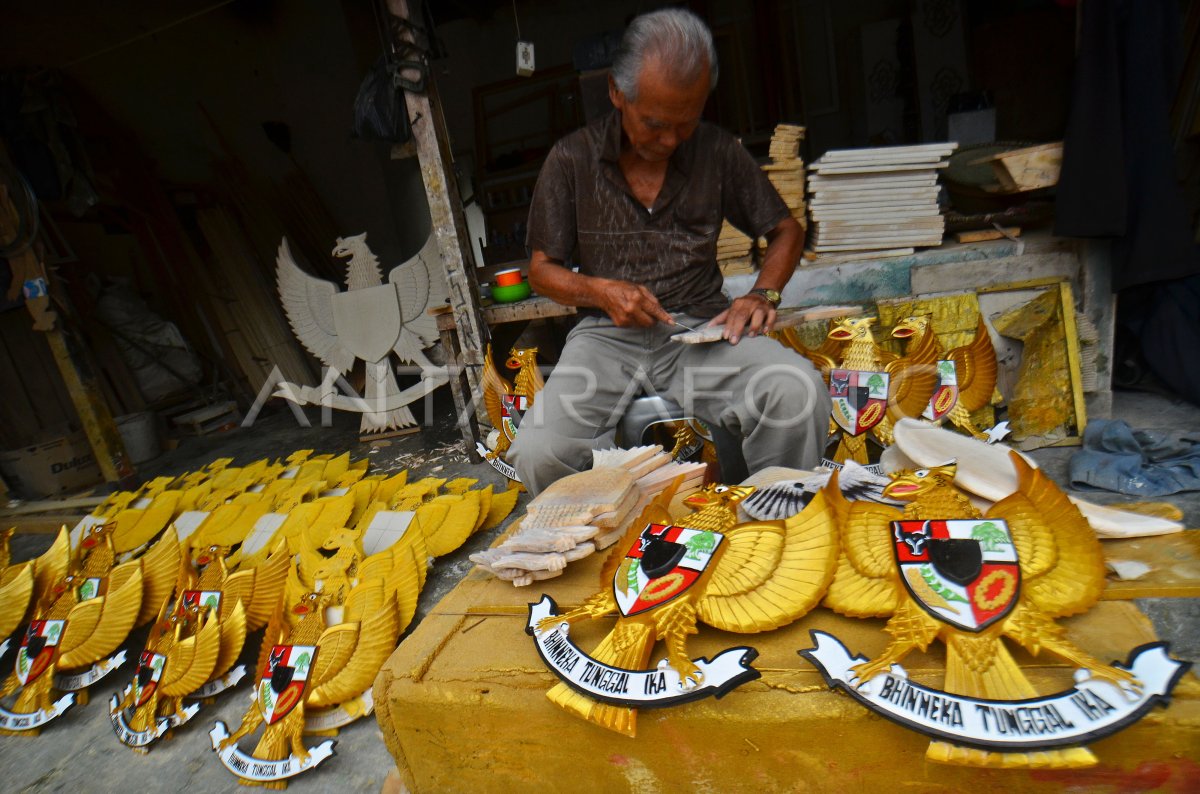 PERAJIN GARUDA PANCASILA ANTARA Foto