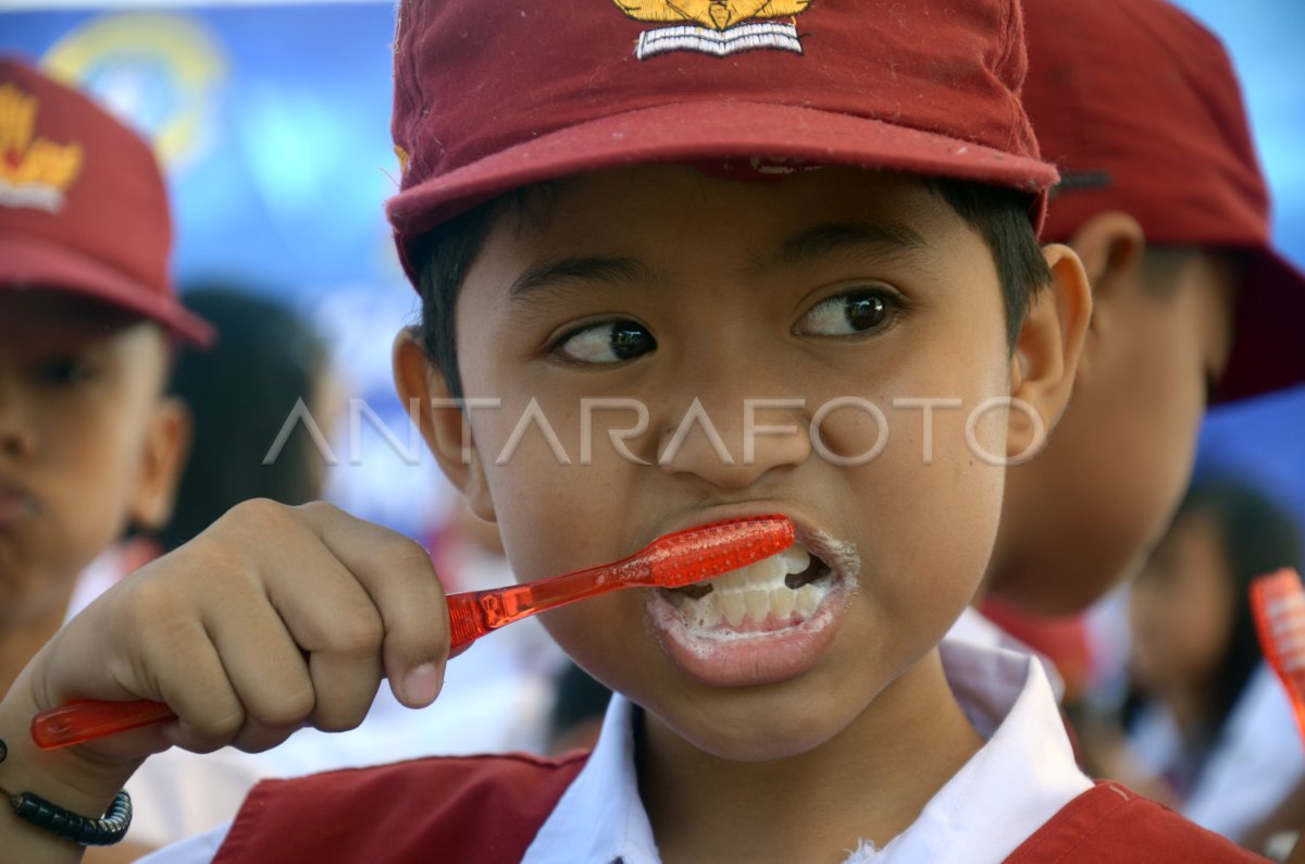 Sikat Gigi Massal Antara Foto