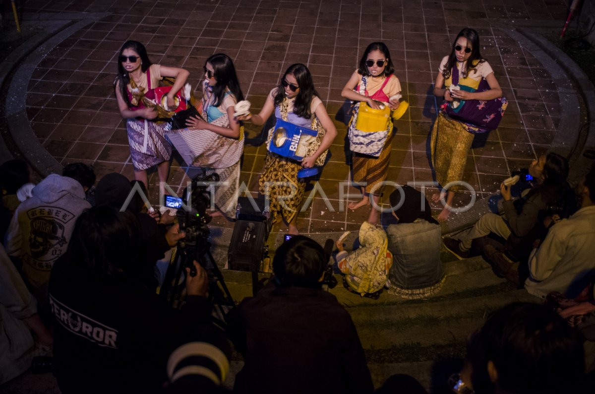 Teater Tubuh Kuda Lumping Urban Antara Foto