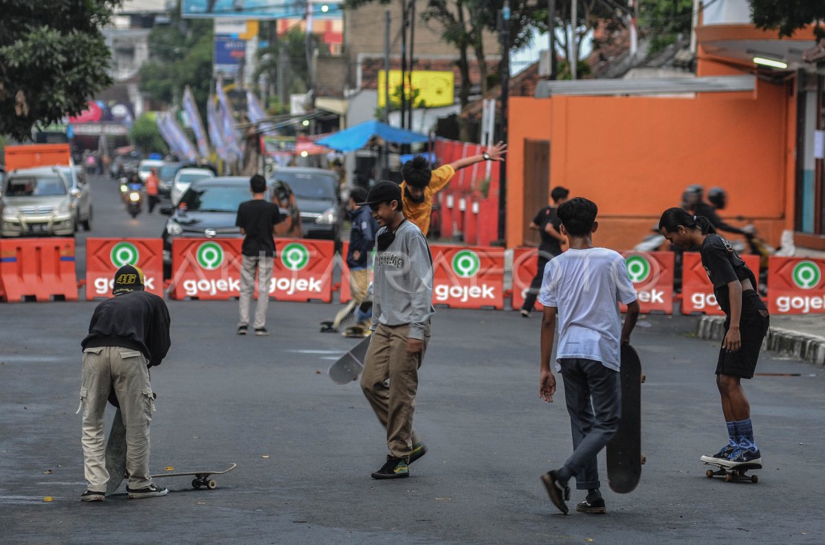 Penutupan Jalan Di Pusat Kota Antara Foto