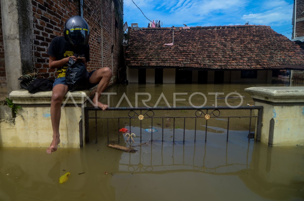 Banjir Luapan Sungai Citarum Antara Foto