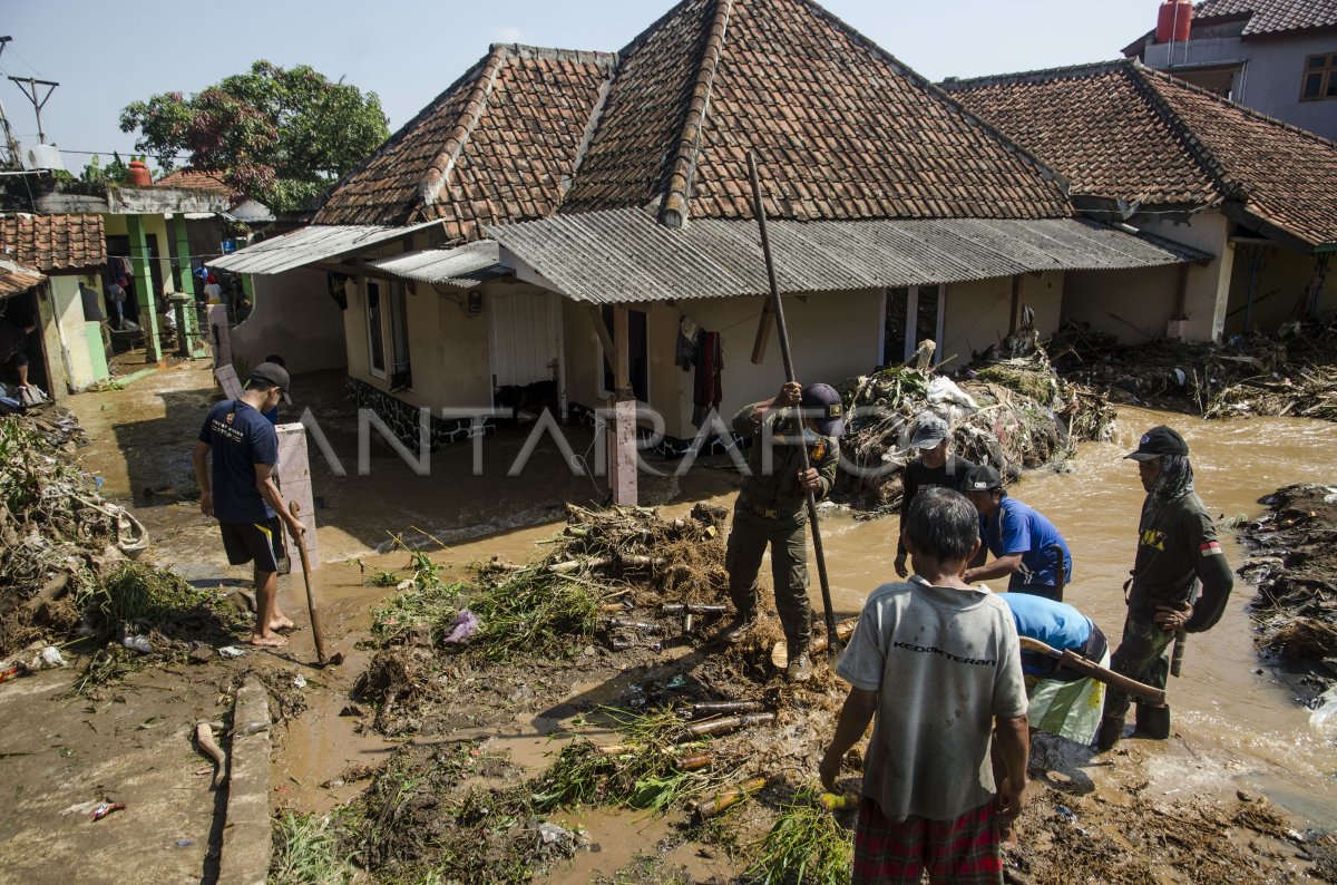 Pascabanjir Bandang Di Majalaya Antara Foto