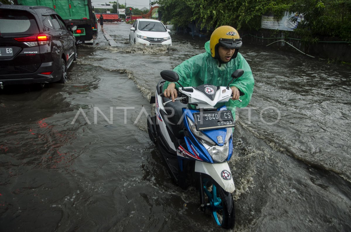 Banjir Akibat Drainase Buruk Di Kota Bandung Antara Foto