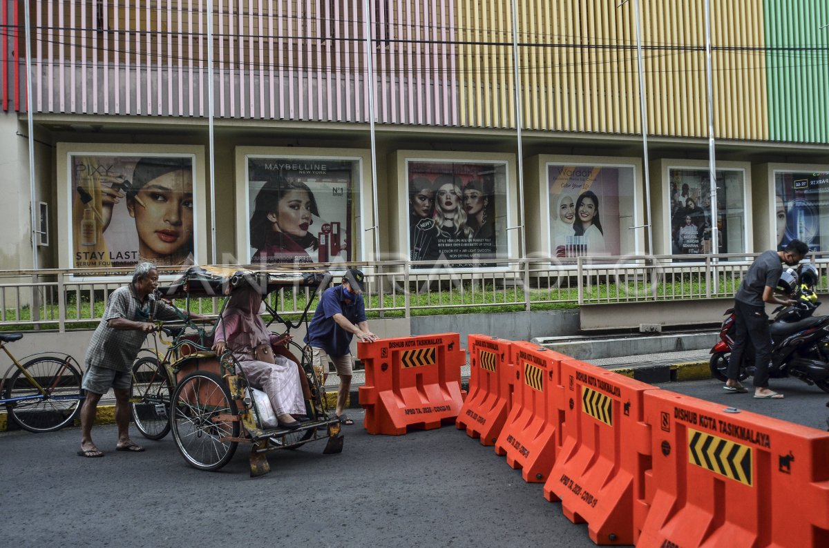 Penutupan Jalan Di Pusat Kota Tasikmalaya Antara Foto