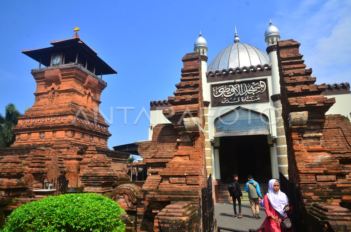 MASJID MENARA KUDUS ANTARA Foto