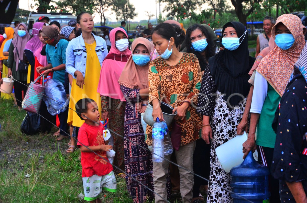 Operasi Pasar Minyak Goreng Curah Di Kudus Antara Foto