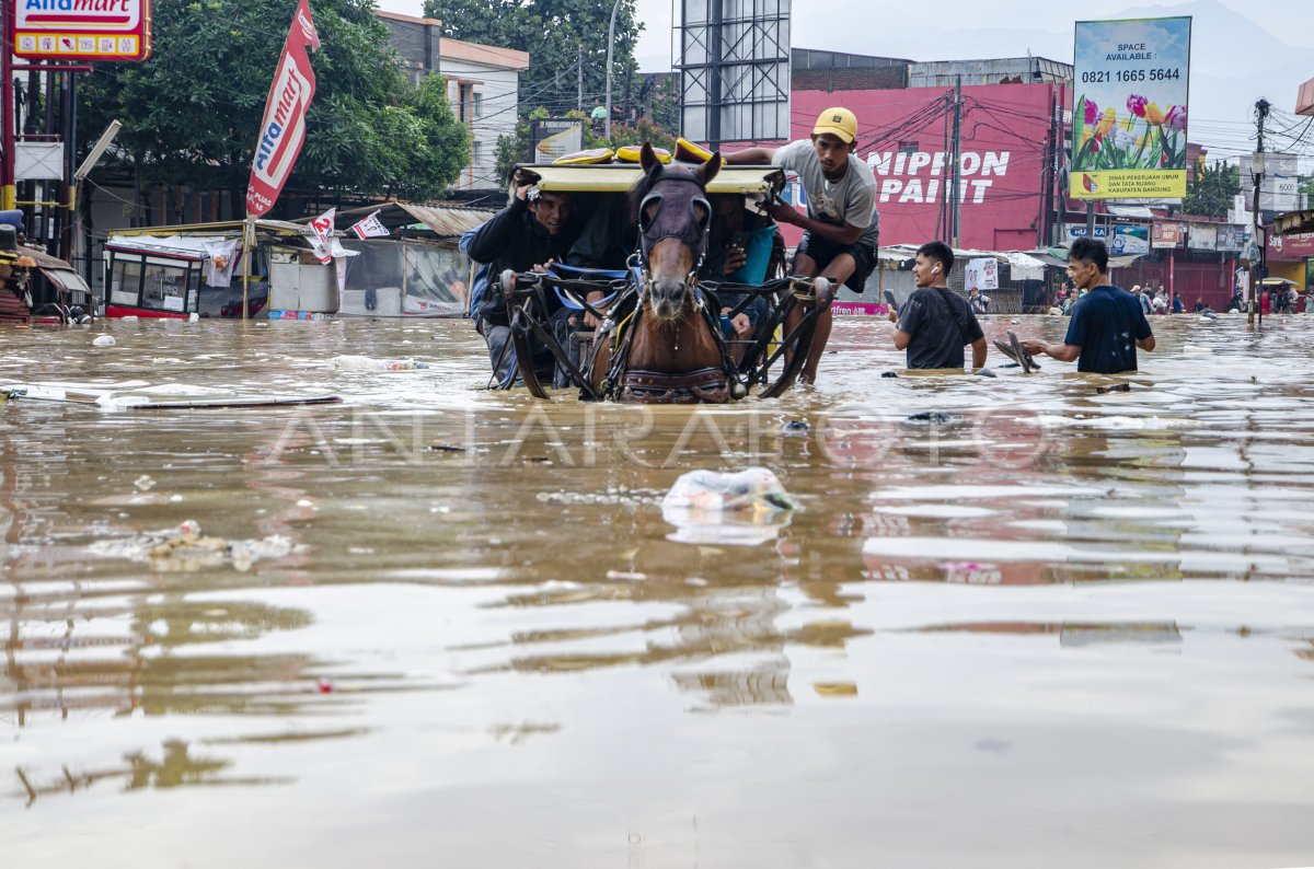 Banjir Di Kabupaten Bandung Antara Foto