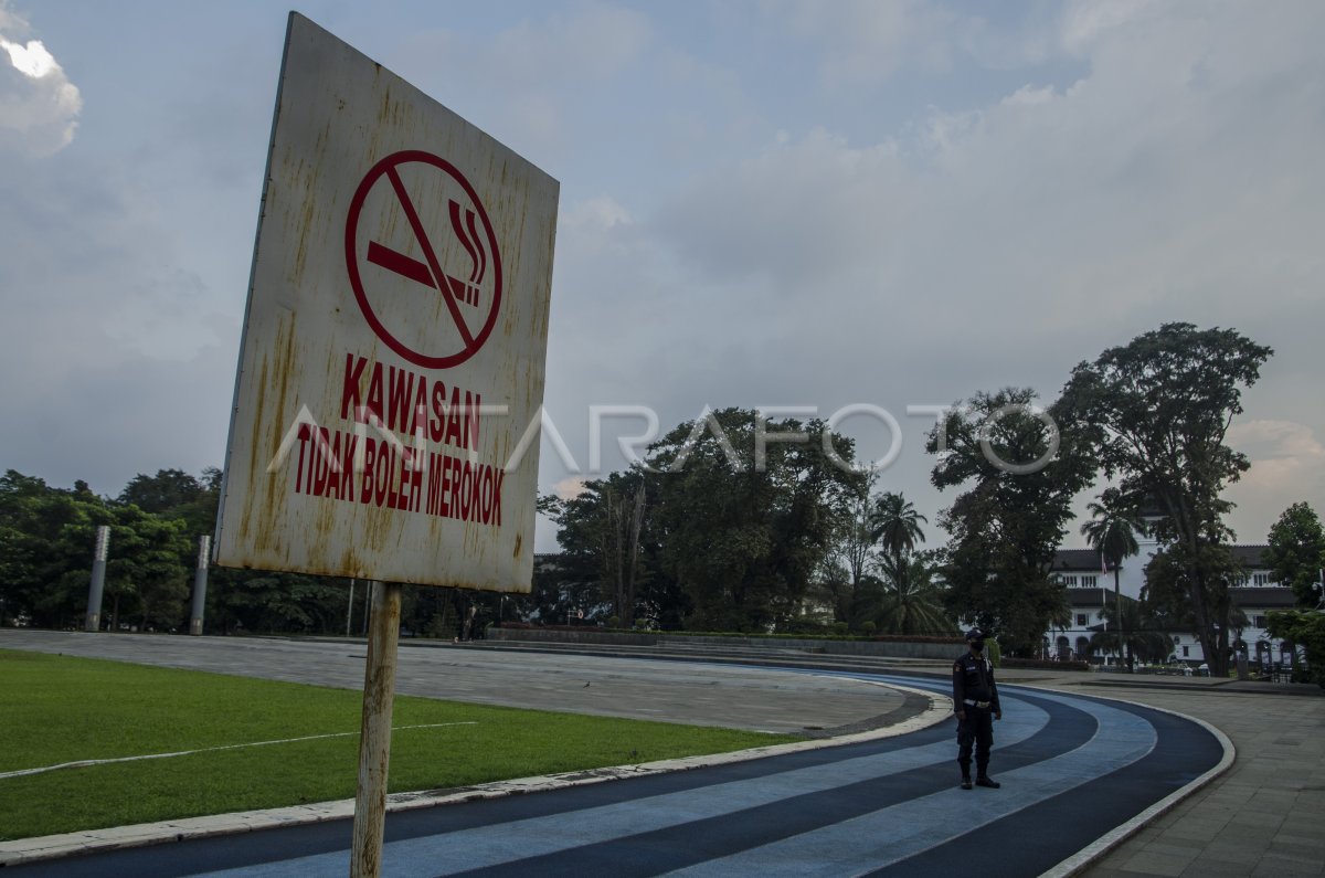 Kawasan Tanpa Rokok Di Bandung Antara Foto