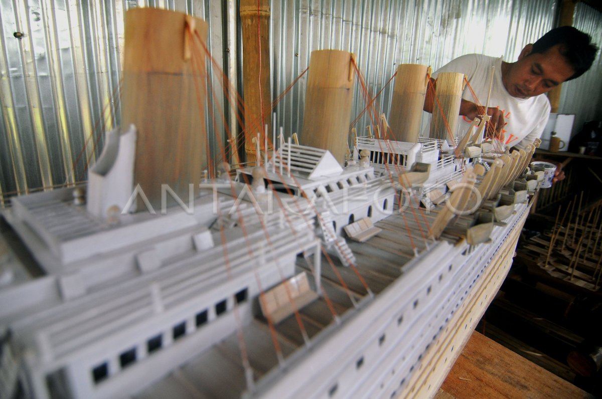 Kerajinan Miniatur Kapal Antara Foto