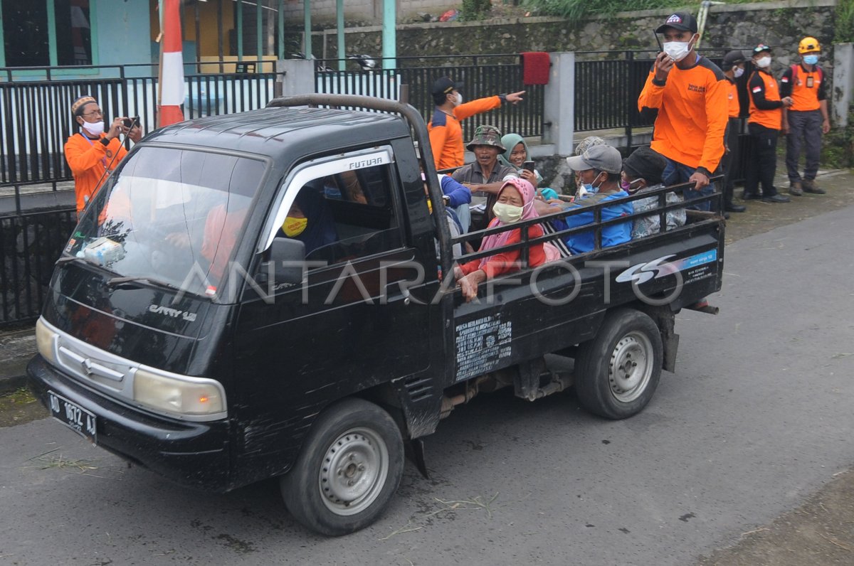 Hari Kesiapsiagaan Bencana Nasional Di Lereng Merapi Antara Foto